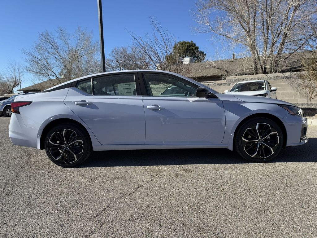 2025 Nissan Altima 2.5 SR photo 3