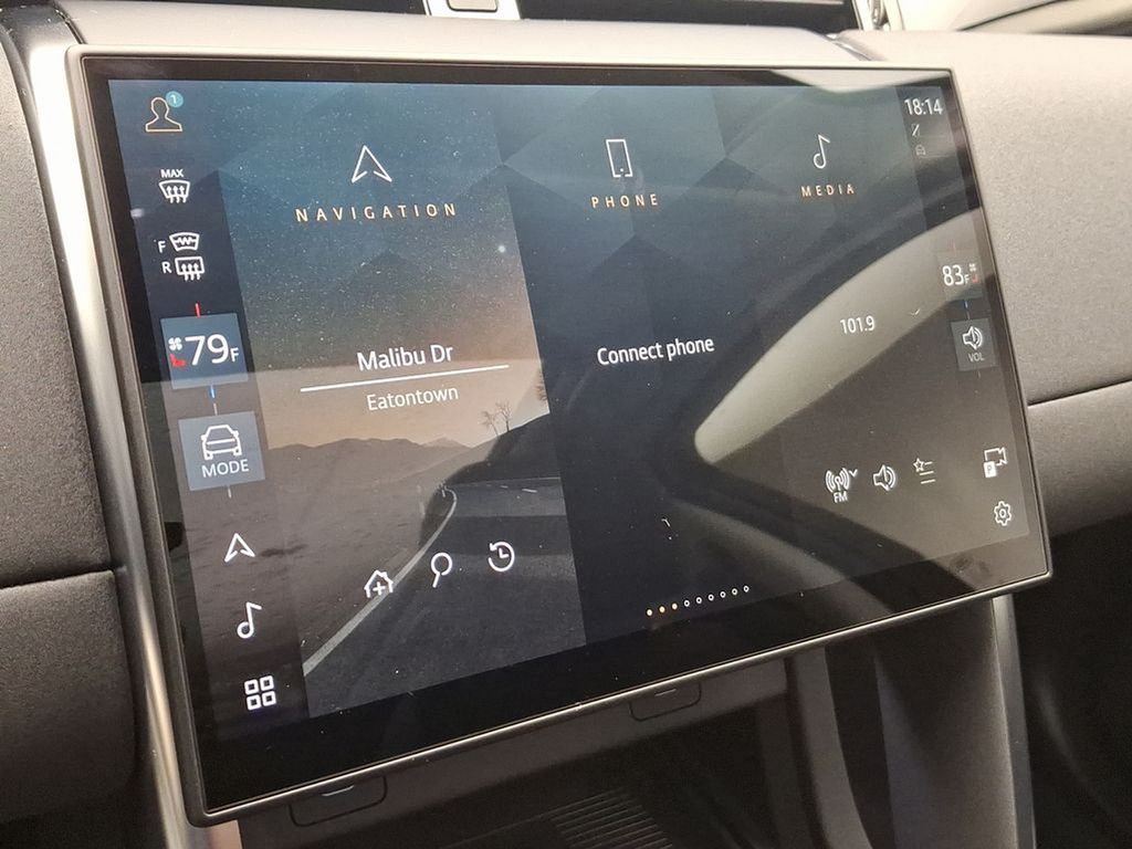 2025 Land Rover Discovery Sport S photo 9