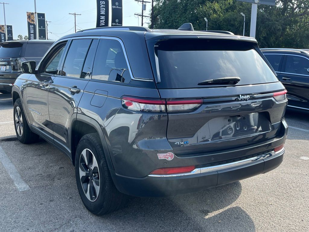 2023 Jeep Cherokee Base photo 11