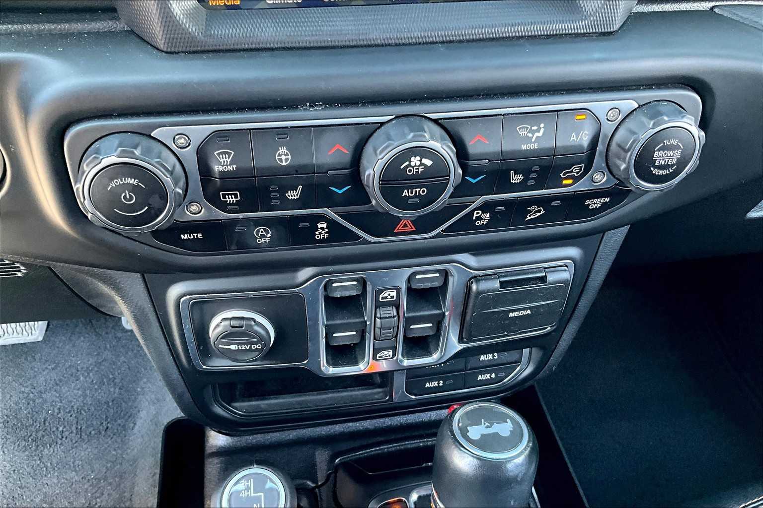 2020 Jeep Wrangler Unlimited Sahara High Altitude photo 30