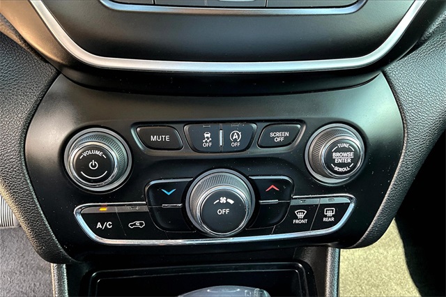 2020 Jeep Cherokee Latitude photo 15
