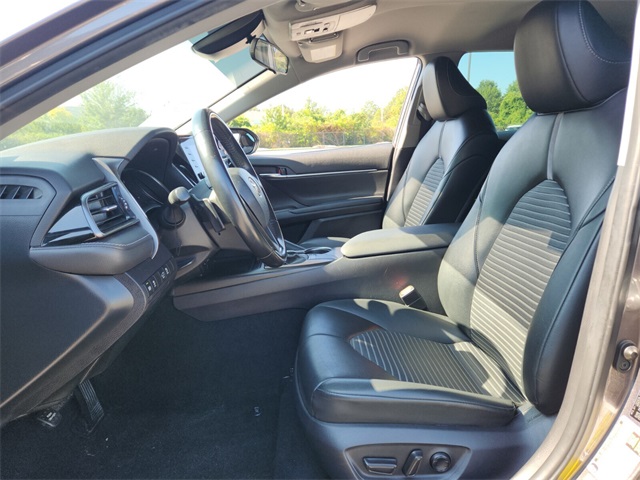 2022 Toyota Camry SE photo 9
