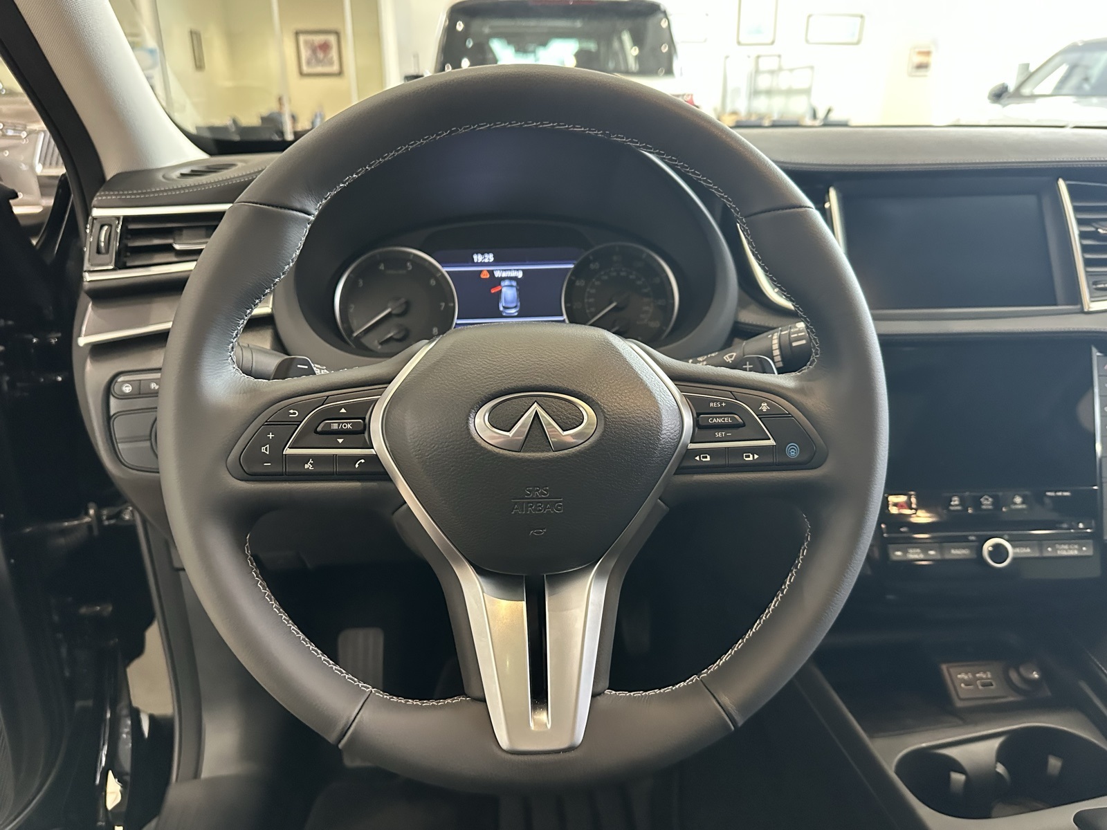 2025 Infiniti QX50 Luxe AWD photo 14