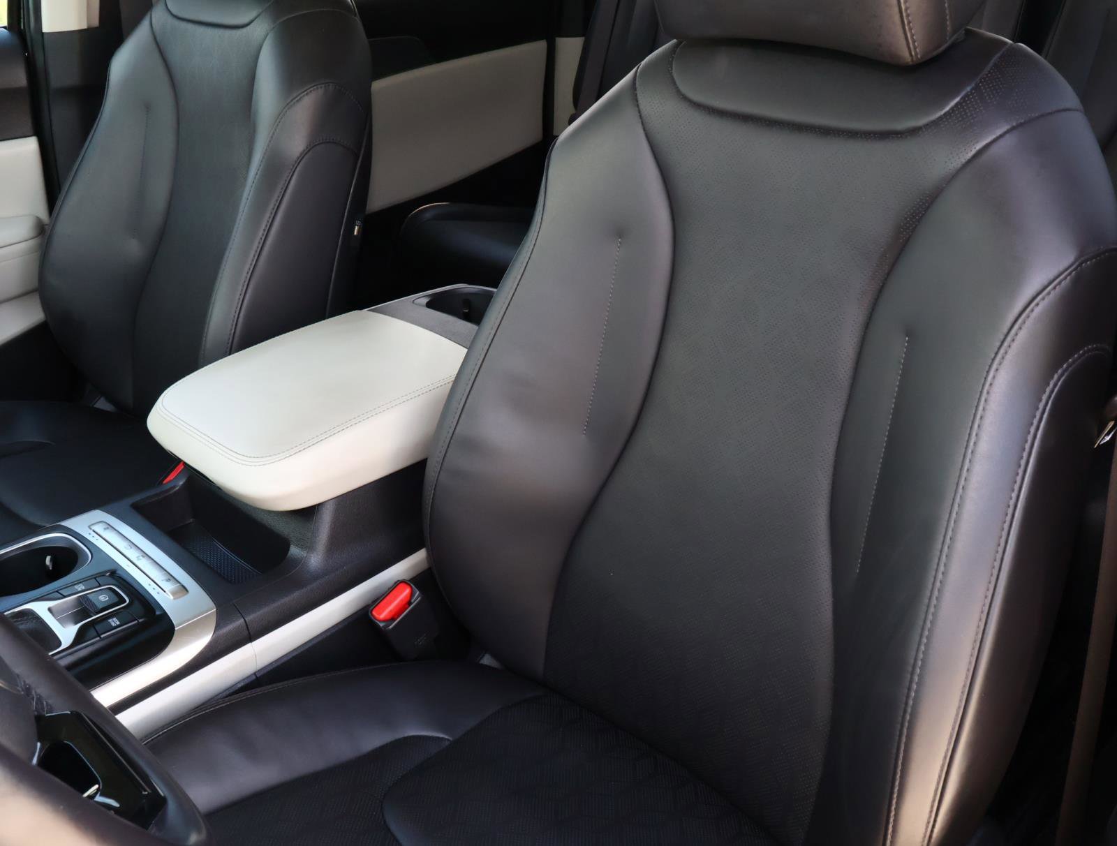 2024 Kia Carnival LX photo 12
