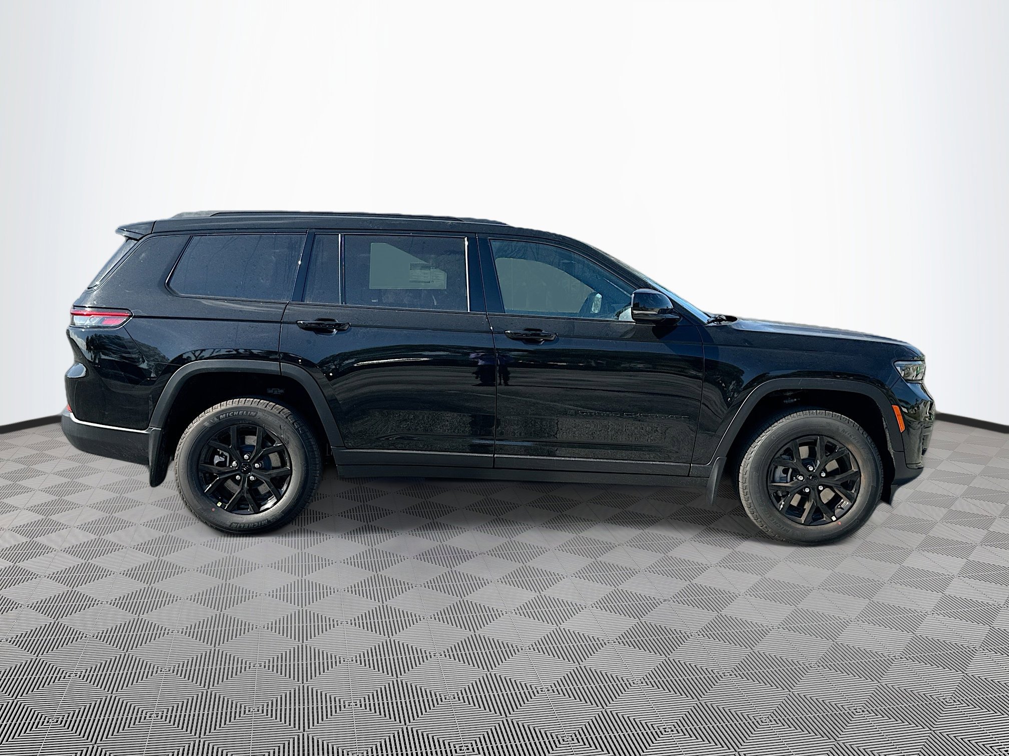 2025 Jeep Grand Cherokee Altitude photo 3