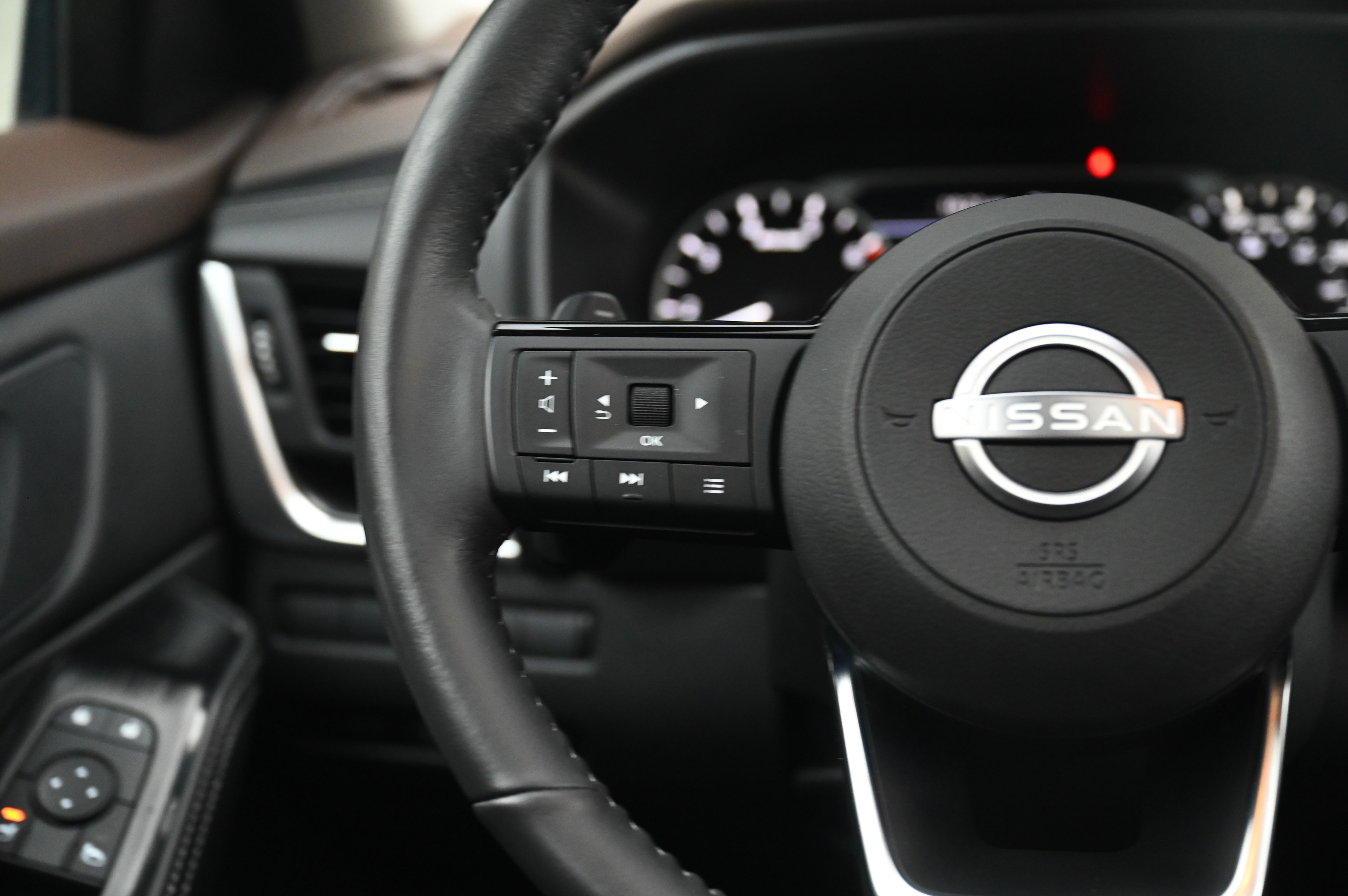 2023 Nissan Rogue SV photo 30