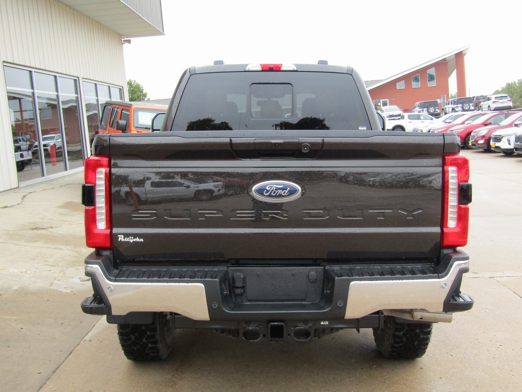 2025 Ford F-250 Lariat photo 3