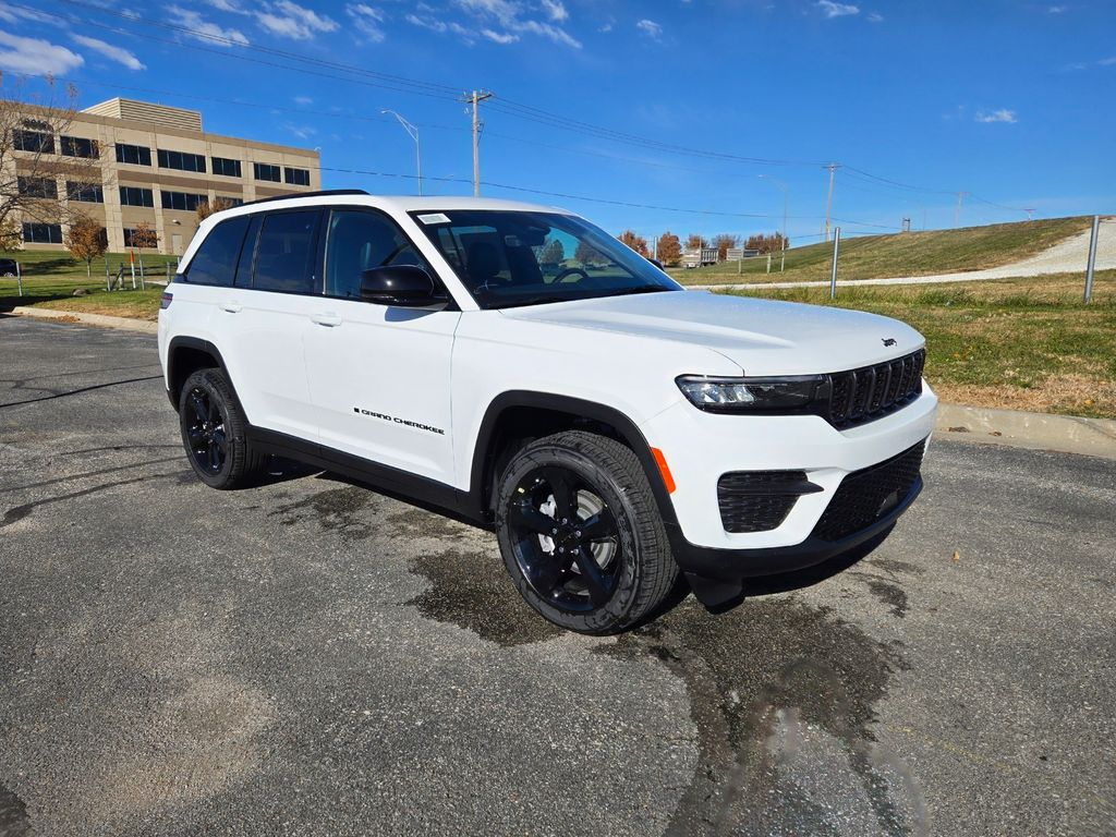 2025 Jeep Grand Cherokee Altitude's photo