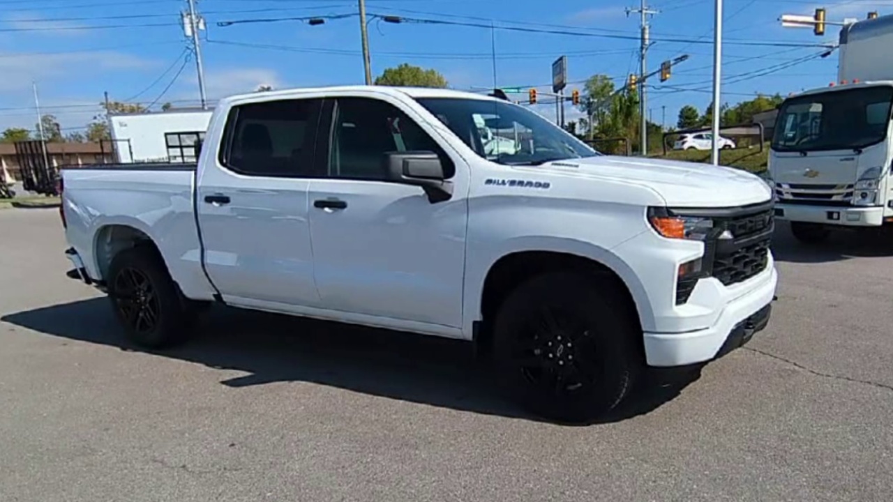 2026 Chevrolet Silverado 1500 Custom photo 2