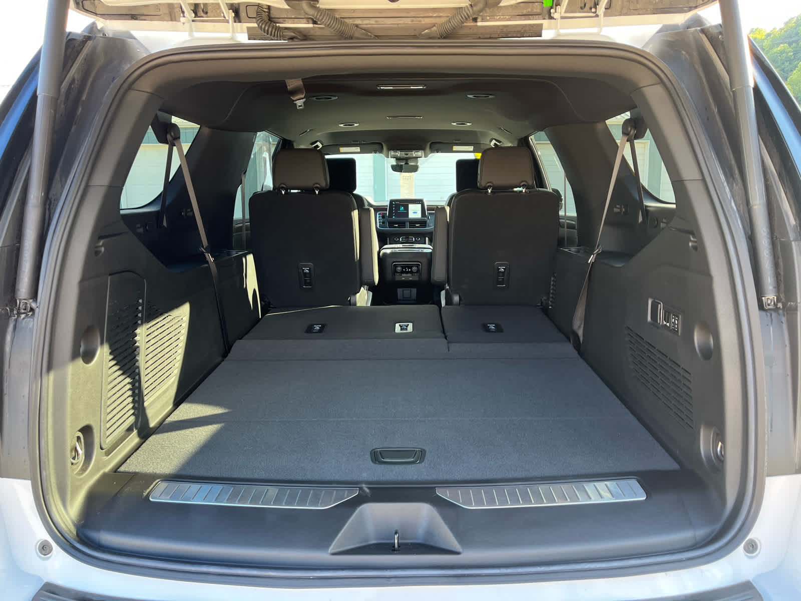 2023 Chevrolet Suburban High Country photo 13