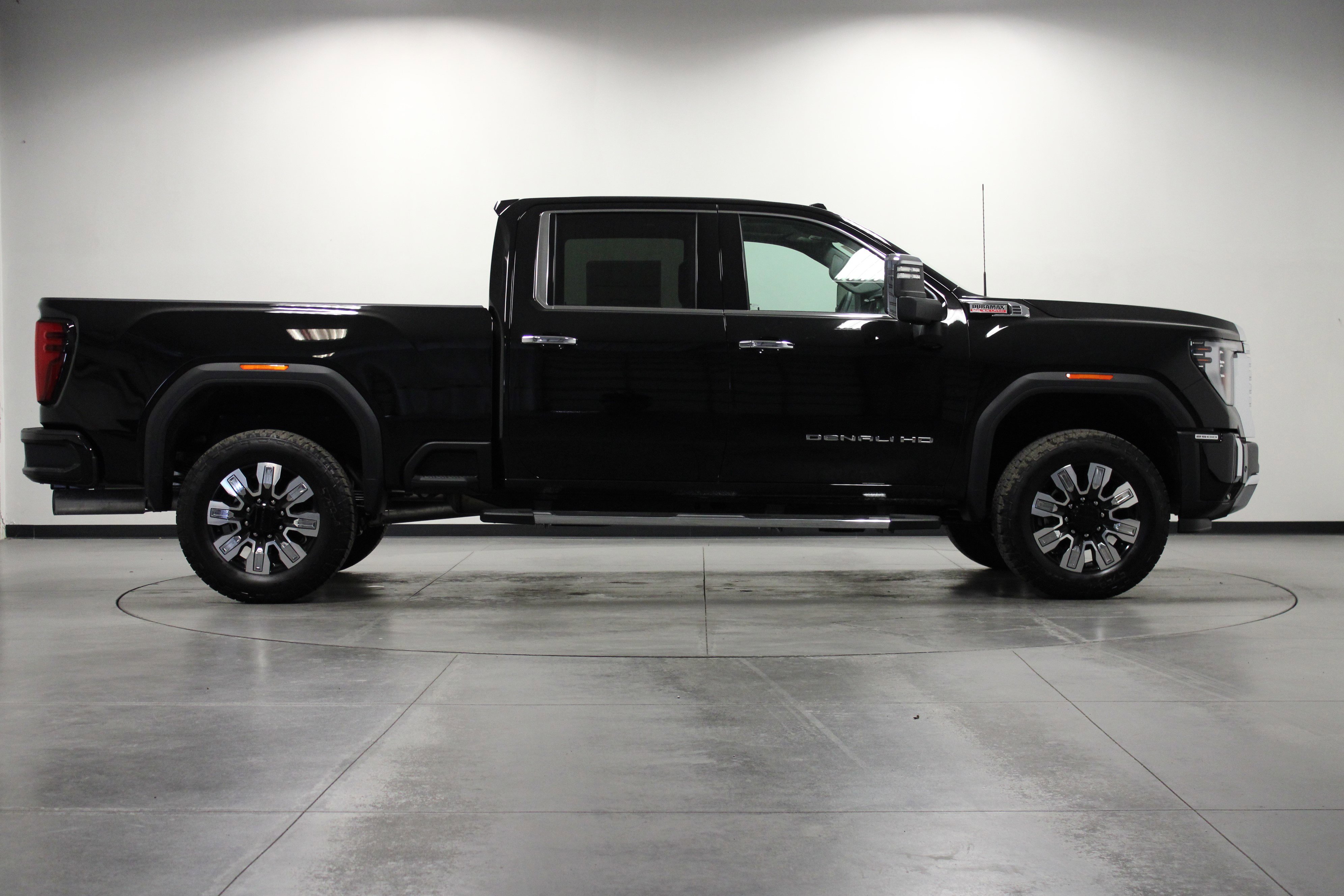 2026 Gmc Sierra 2500 HD Denali photo 2