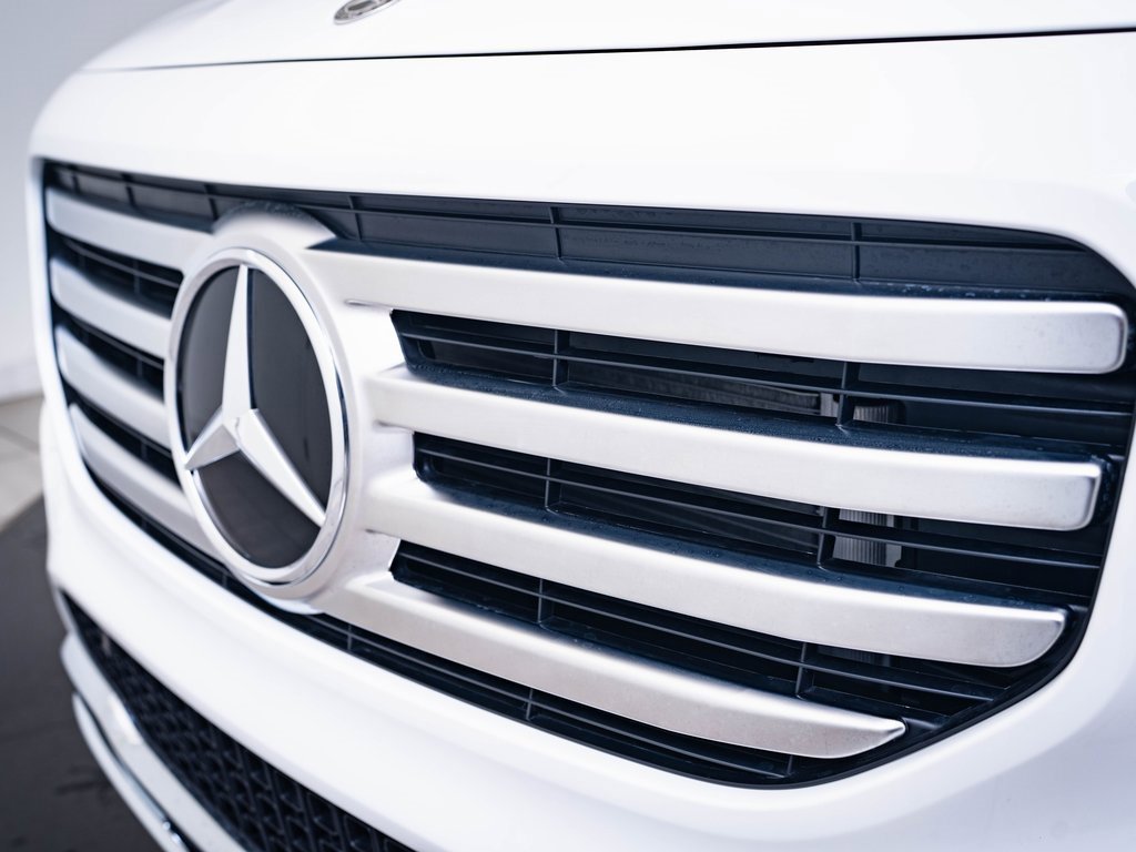 2026 Mercedes Benz GLB 250 4MATIC photo 3