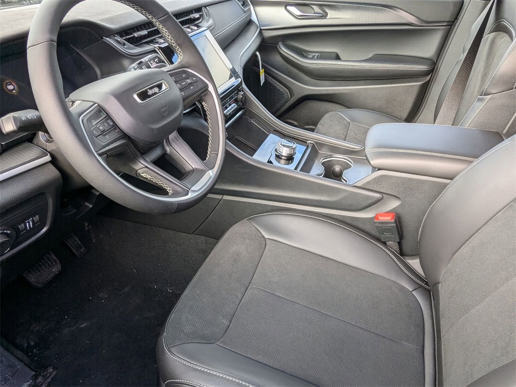 2025 Jeep Grand Cherokee Altitude X photo 4