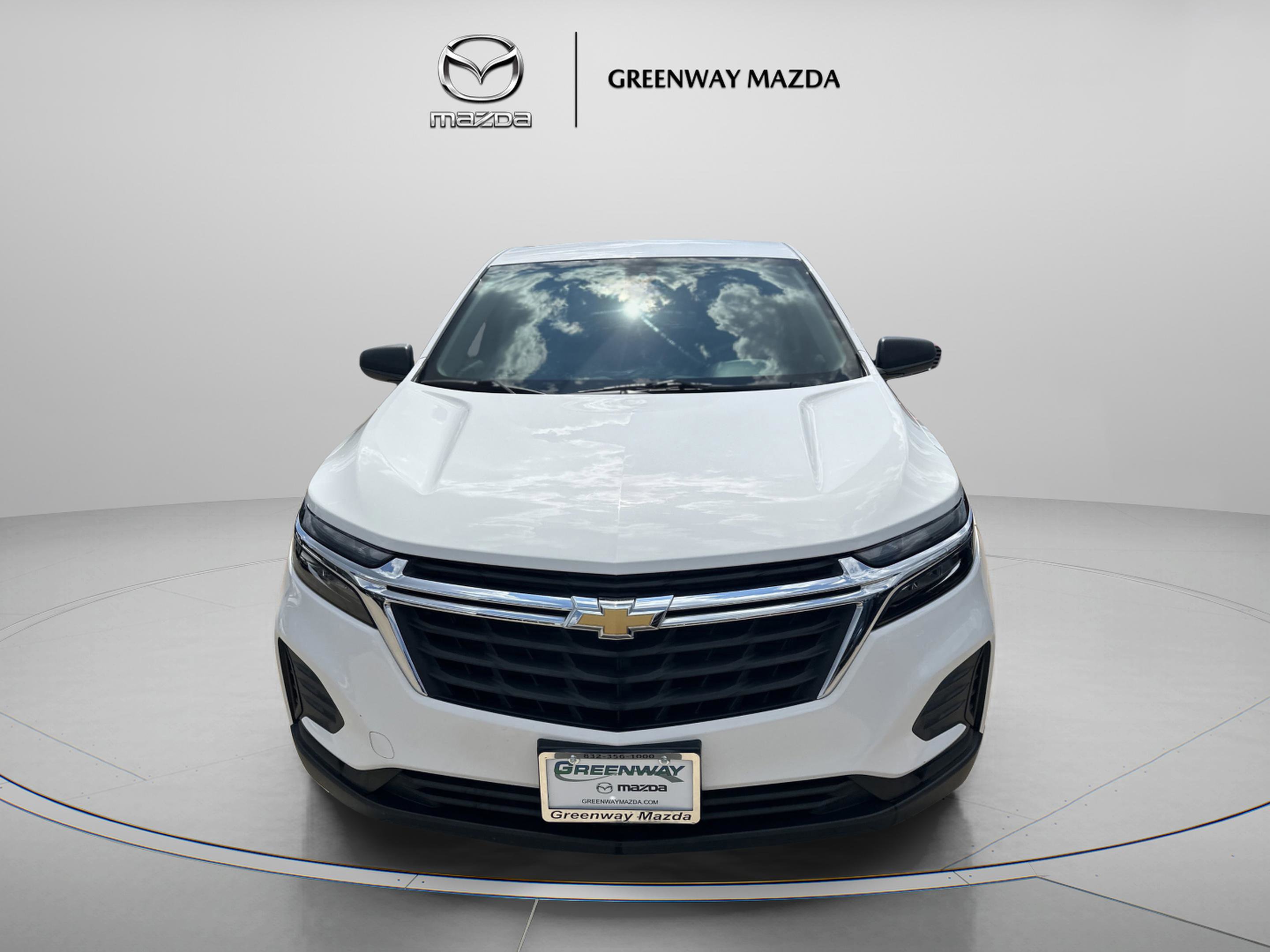 2022 Chevrolet Equinox LS photo 2