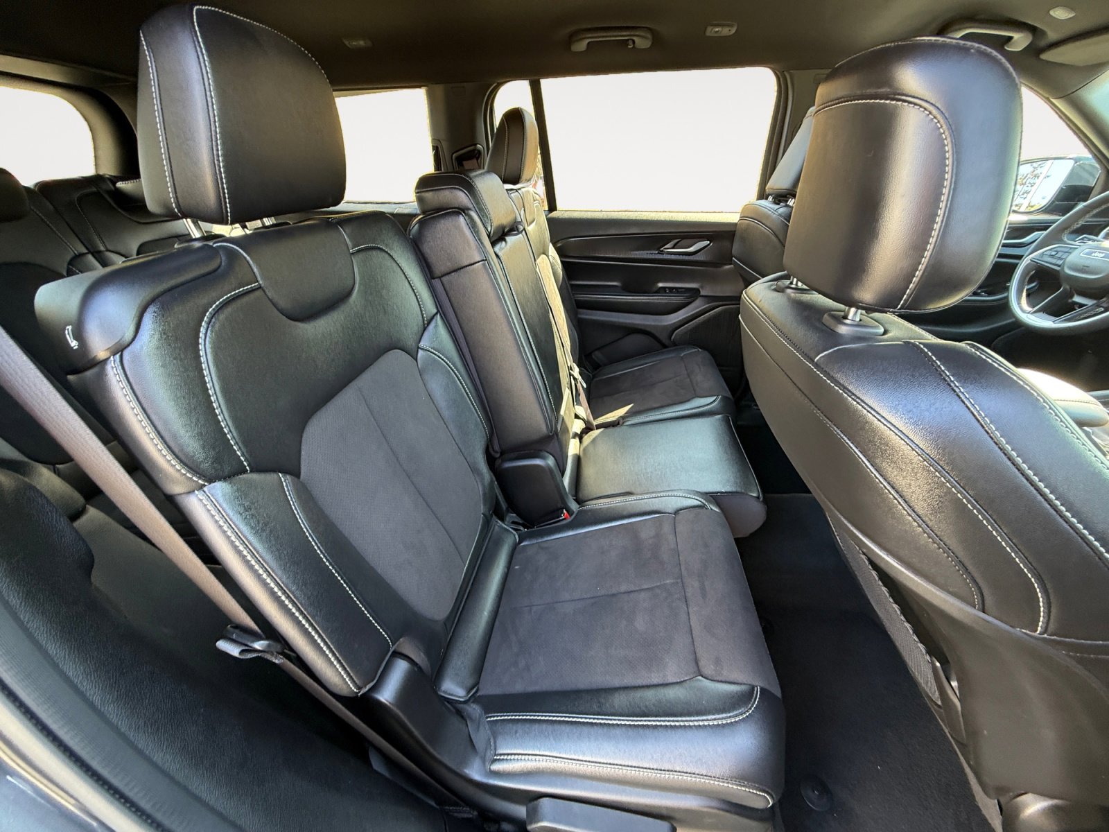 2024 Jeep Grand Cherokee Altitude photo 18