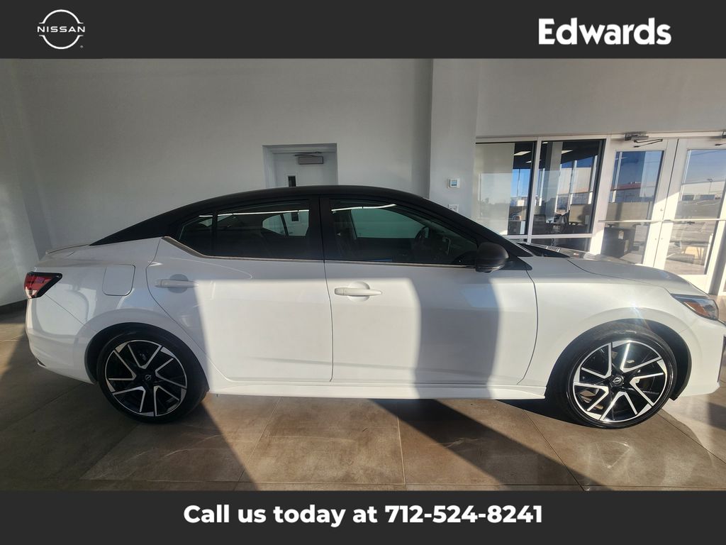 2025 Nissan Sentra SR's photo