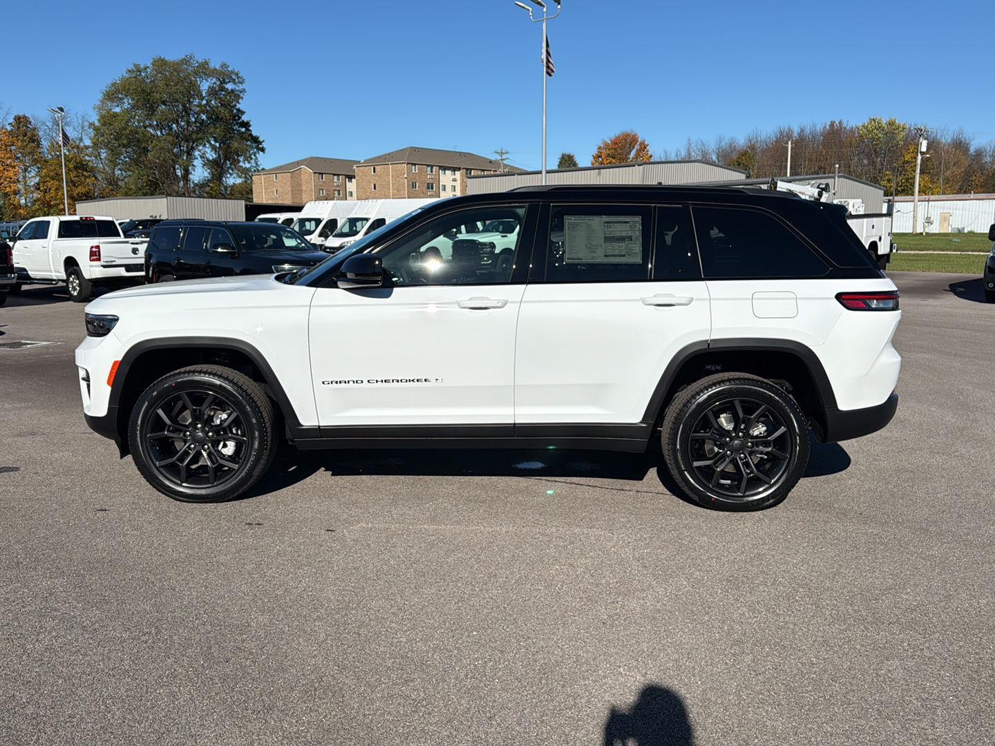 2025 Jeep Grand Cherokee Limited photo 3