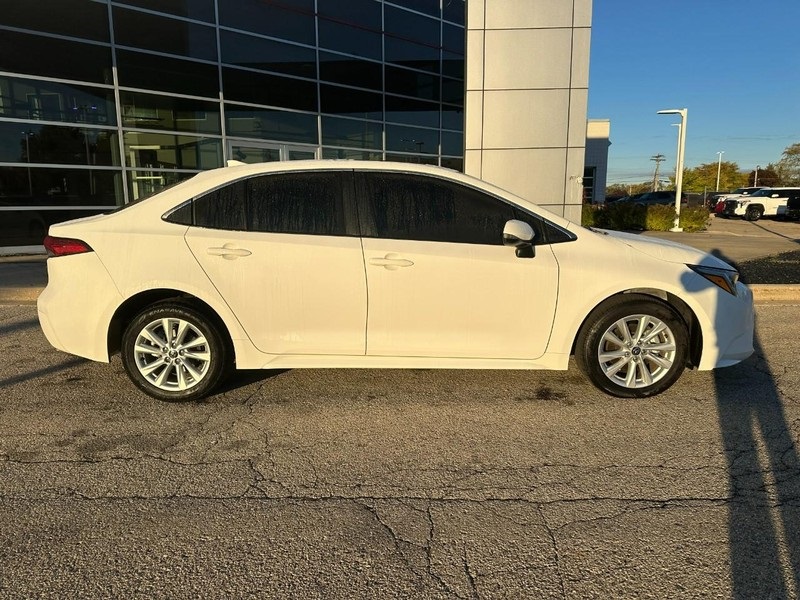 2025 Toyota Corolla Hybrid XLE photo 2