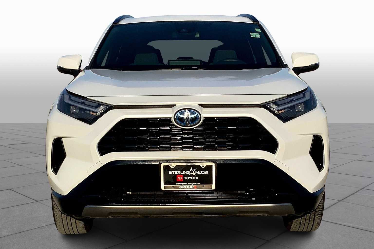 2024 Toyota RAV4 Hybrid SE photo 3