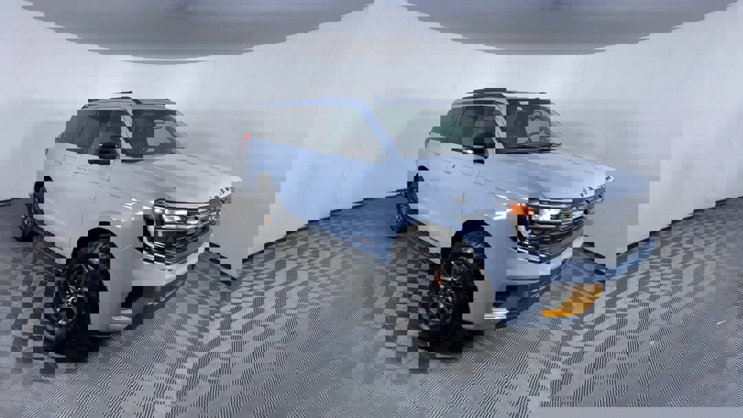 2025 Ford Expedition photo 2