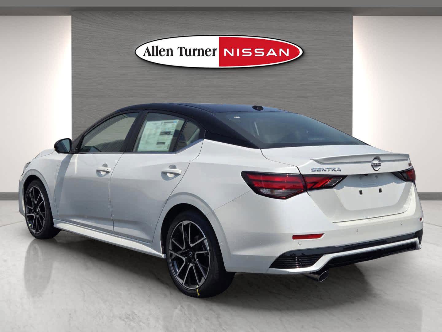 2025 Nissan Sentra SR photo 9