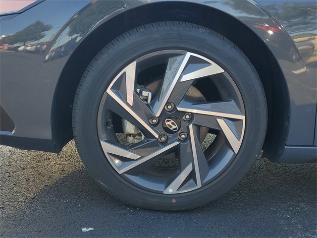 2025 Hyundai Elantra SEL Convenience photo 6
