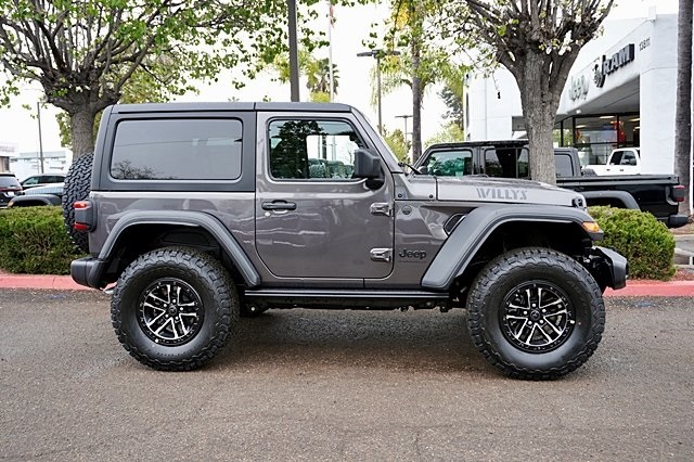 New 2025 Black Clear-Coat Exterior Paint Jeep Rubicon image 7