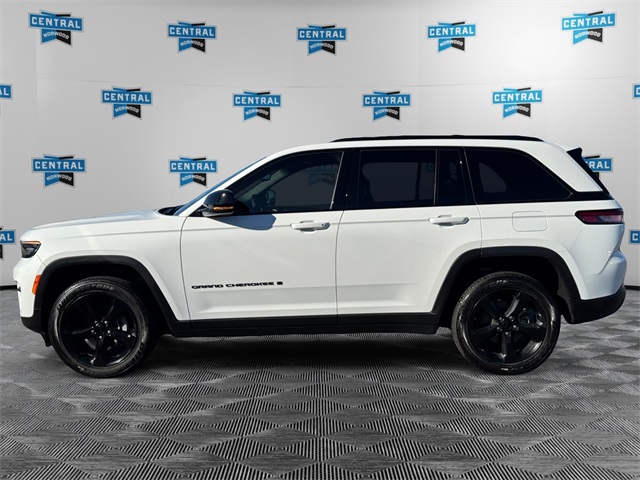 2023 Jeep Grand Cherokee Altitude photo 2