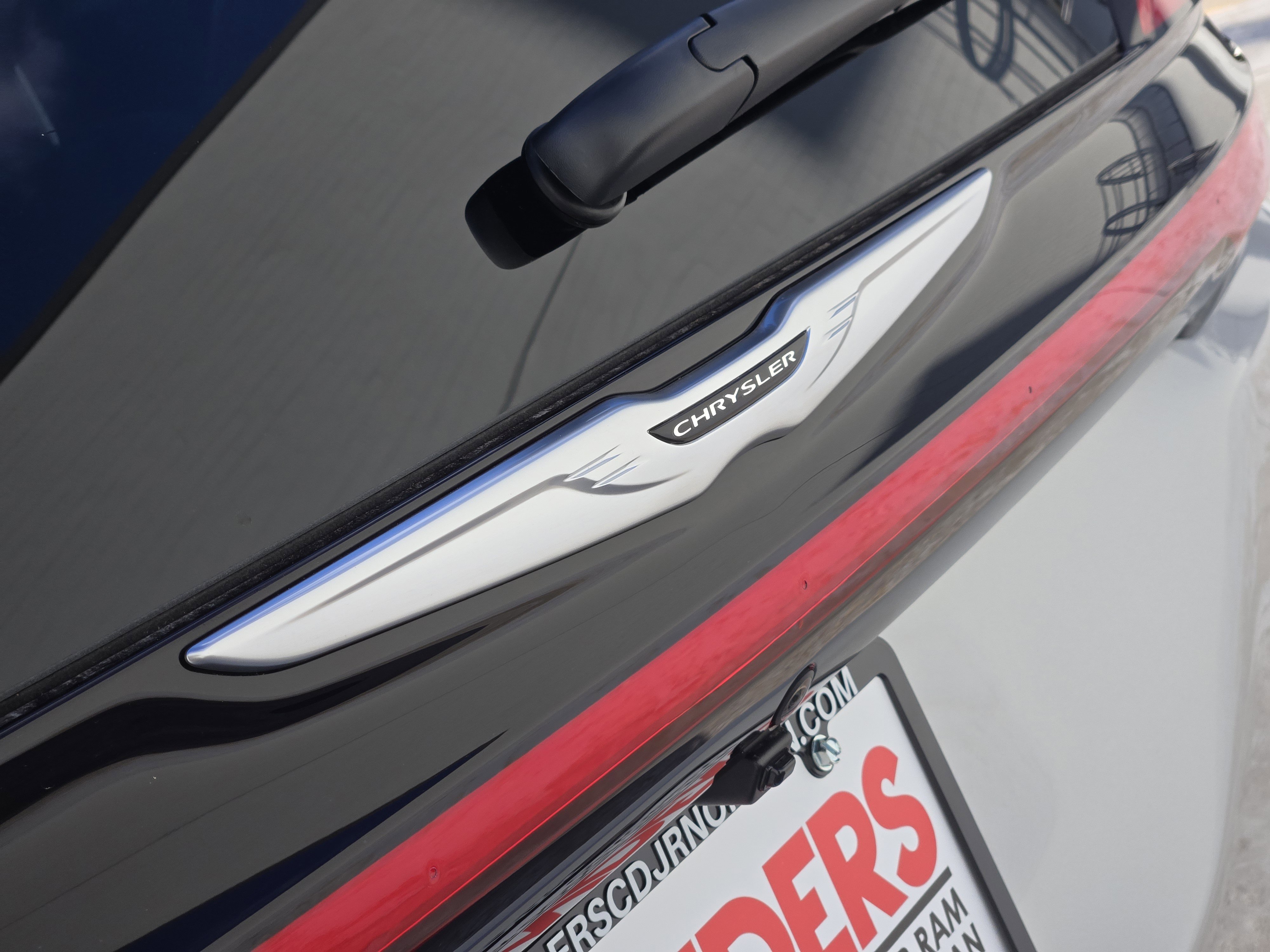 2026 Chrysler Pacifica photo 2