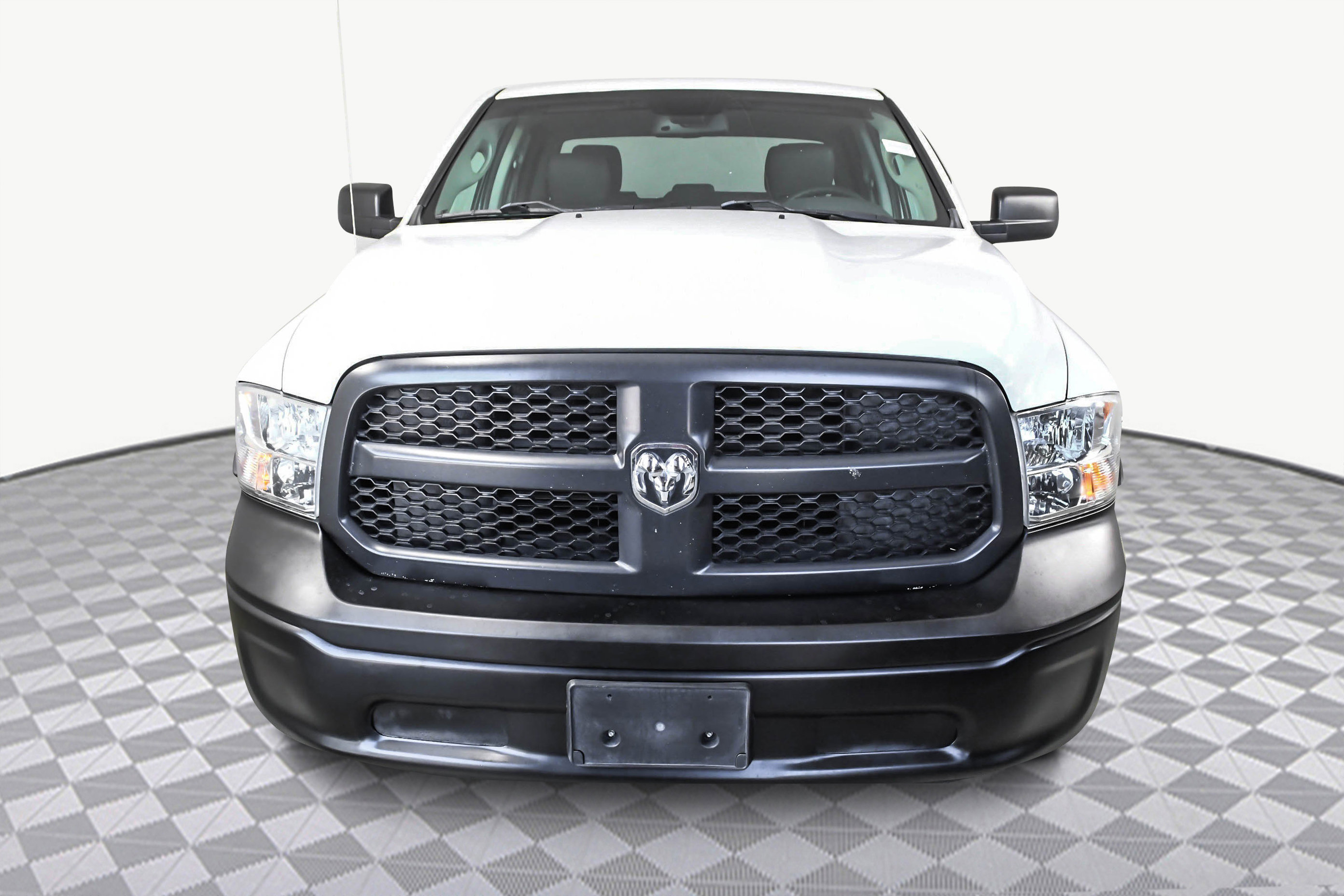 2018 Ram 1500 Tradesman photo 2