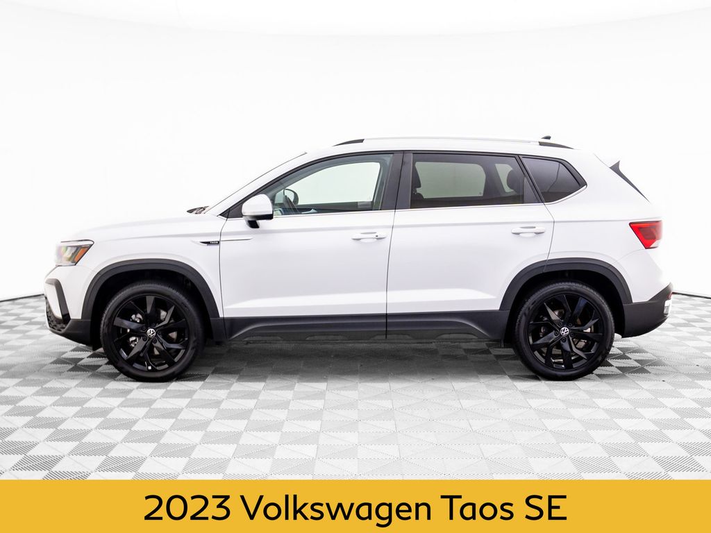 2023 Volkswagen Taos SE photo 3
