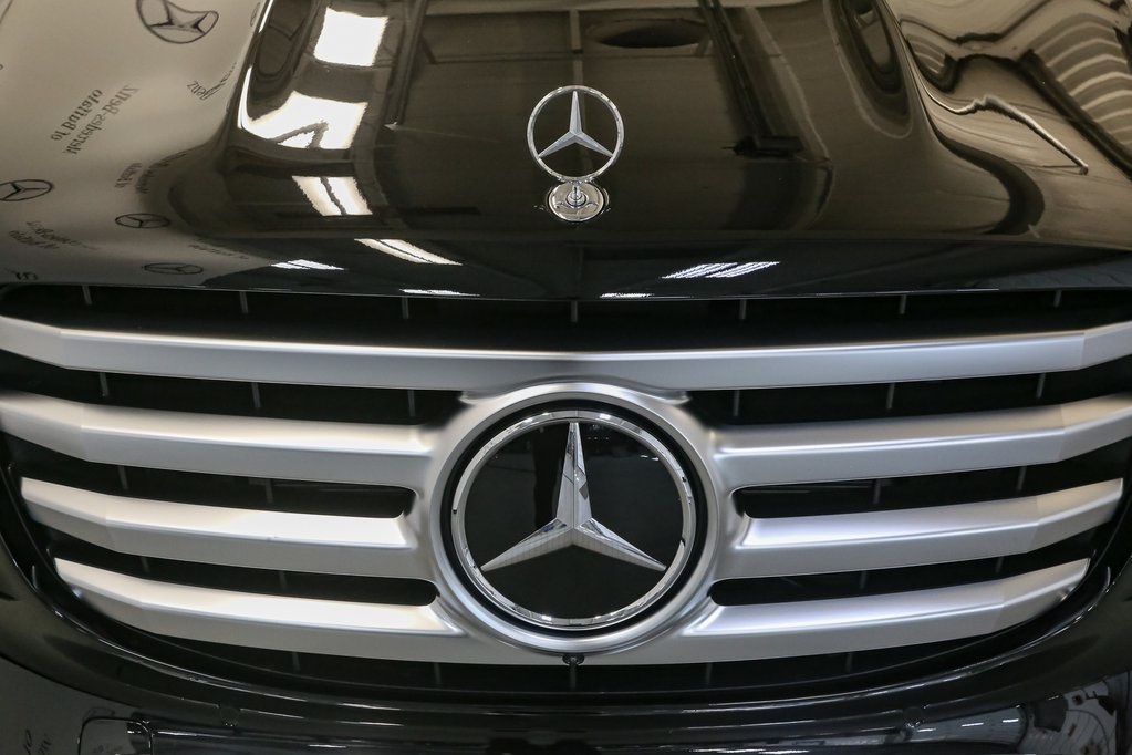 2025 Mercedes Benz GLS 450 4MATIC photo 3