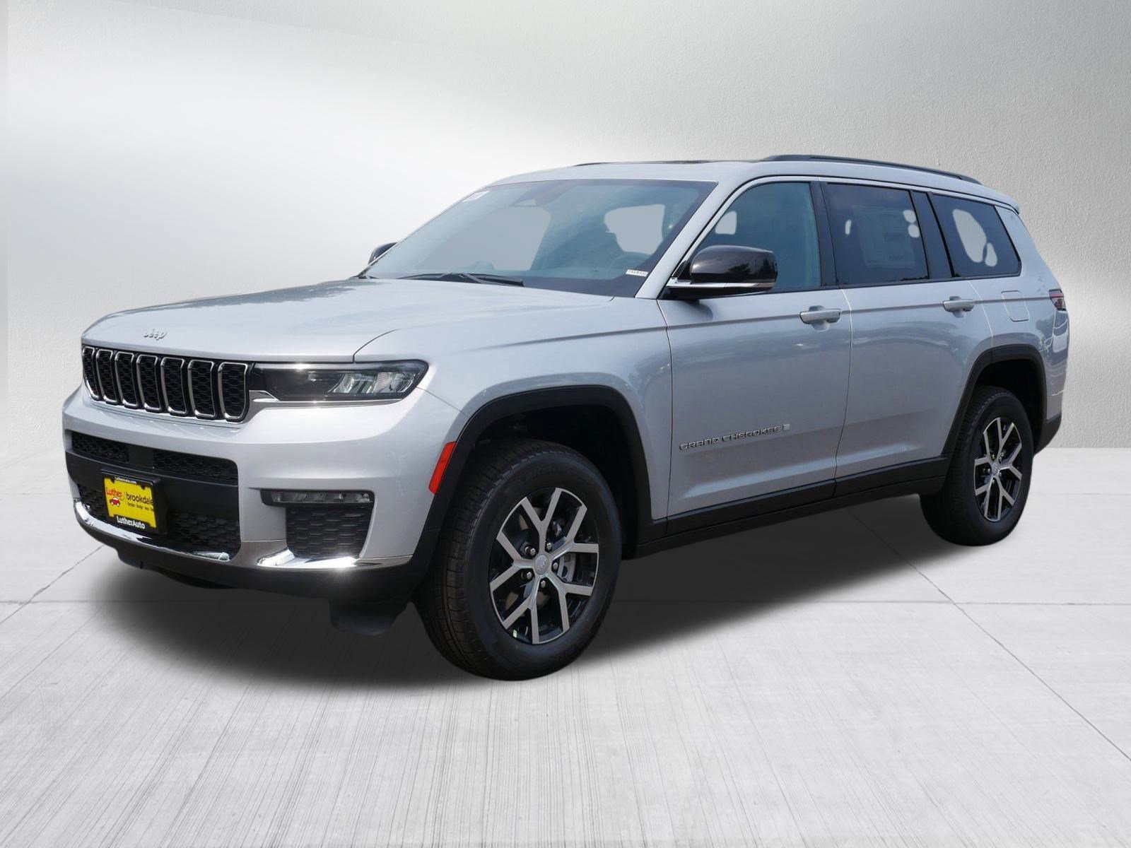 2025 Jeep Grand Cherokee Limited photo 3