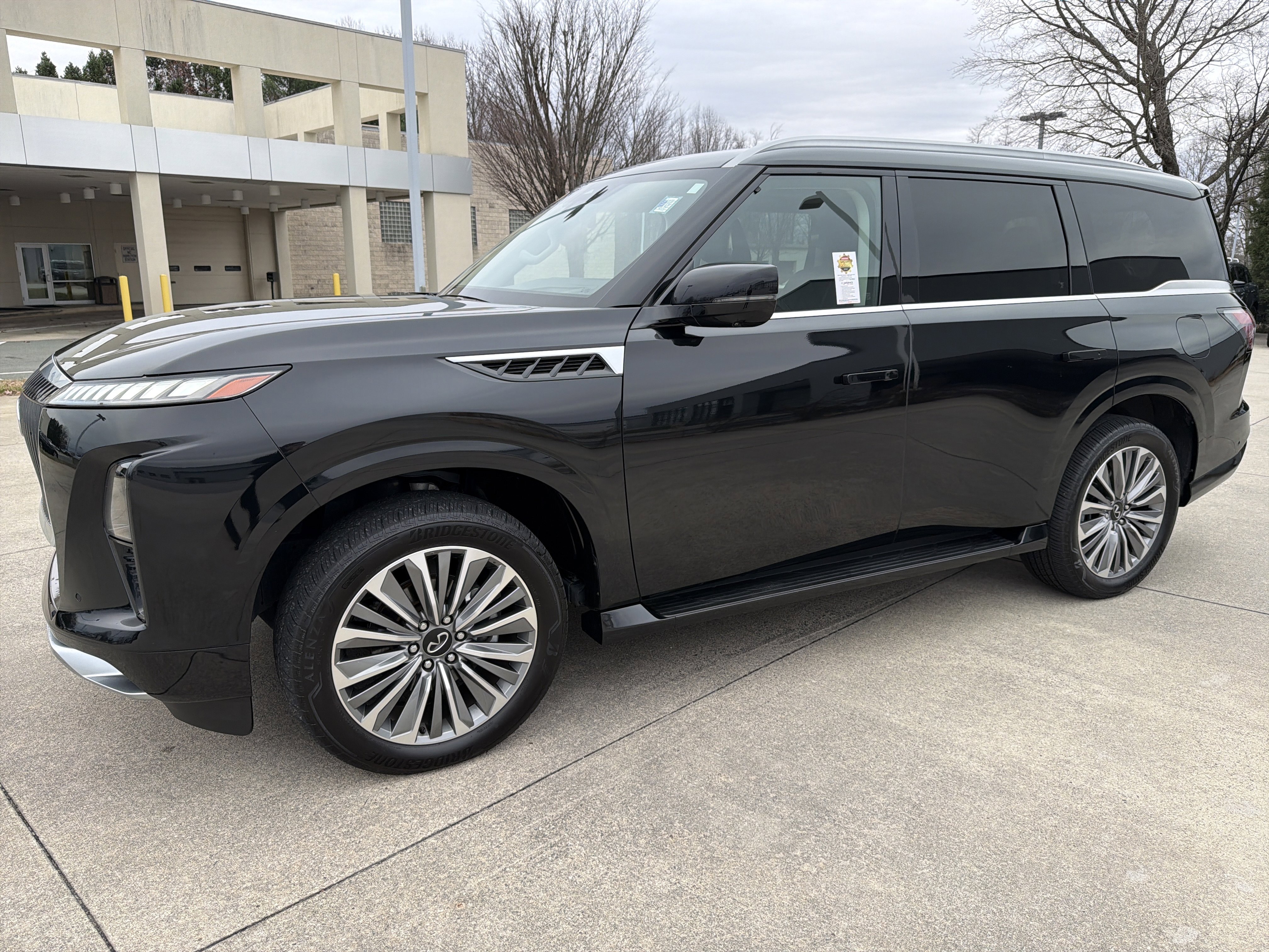 2025 INFINITI QX80
