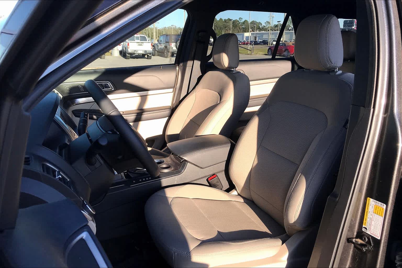 2018 Ford Explorer XLT photo 14
