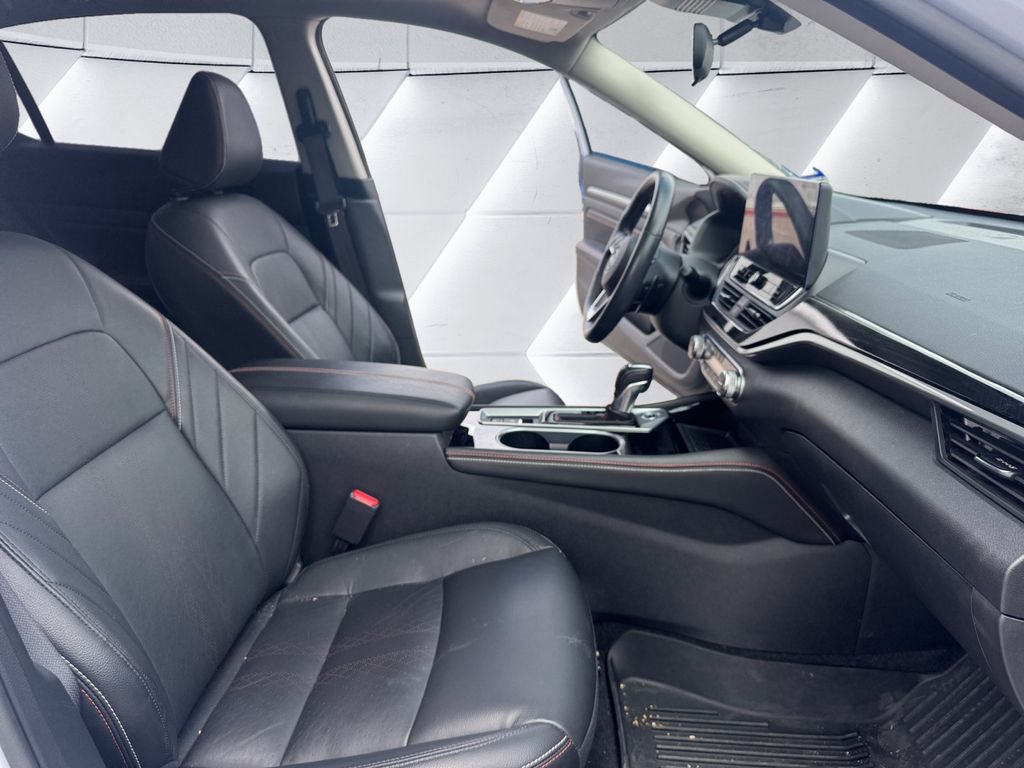 2023 Nissan Altima SR photo 13