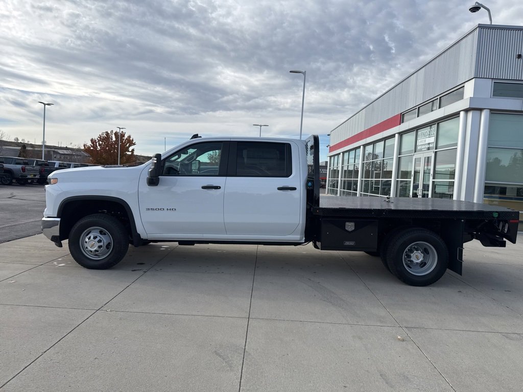 2025 Chevrolet Silverado 3500HD Work Truck photo 2