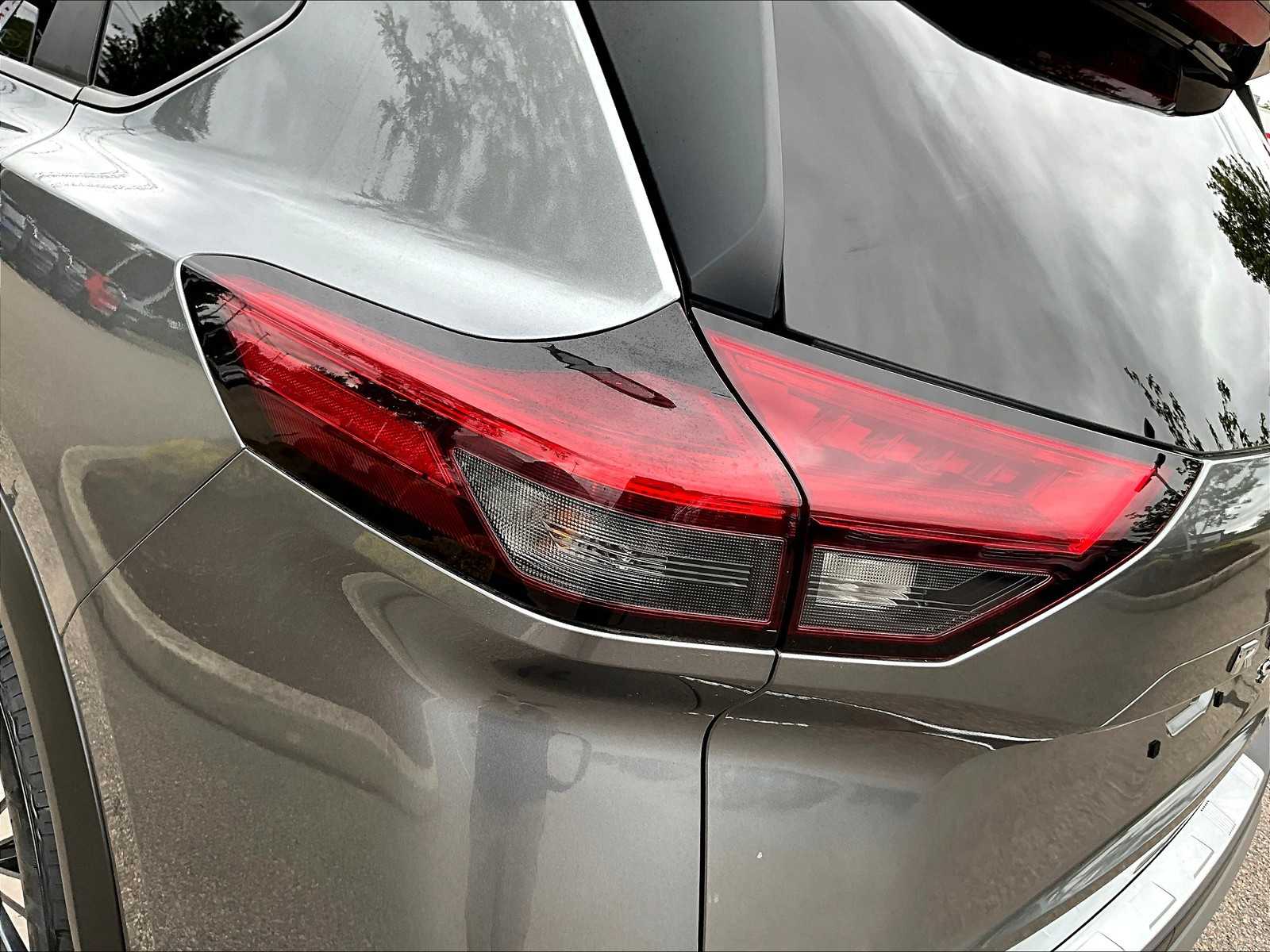 2022 Nissan Rogue SV photo 30