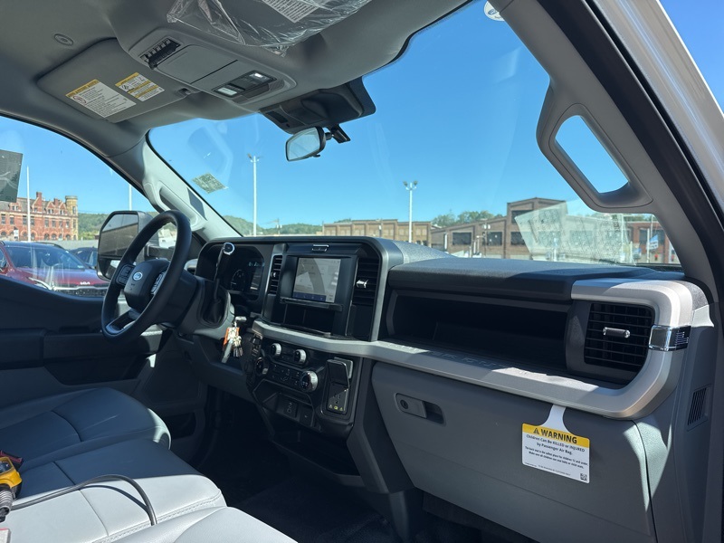 2025 Ford F-600 photo 11