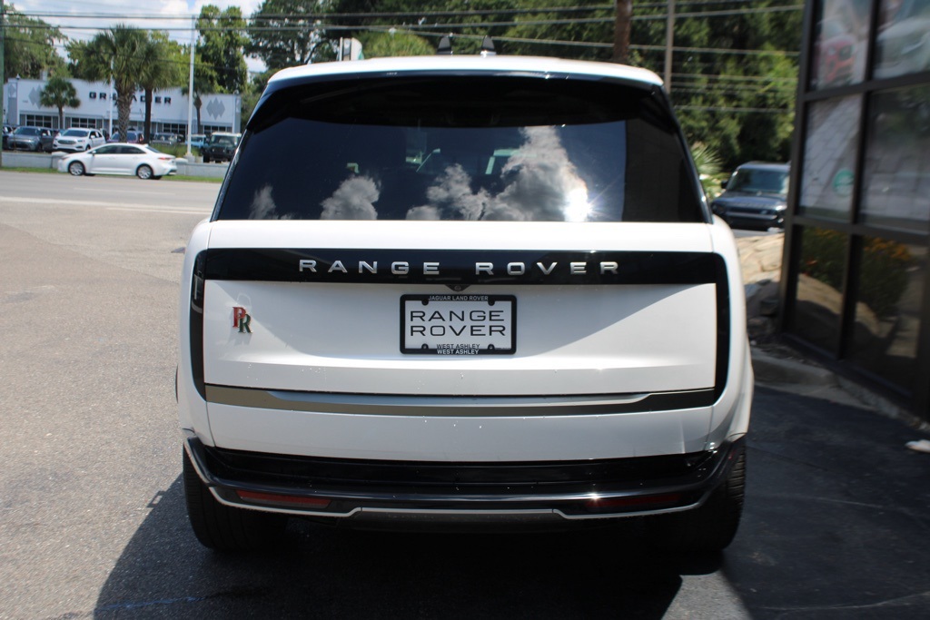 2024 Land Rover Range Rover SE photo 4