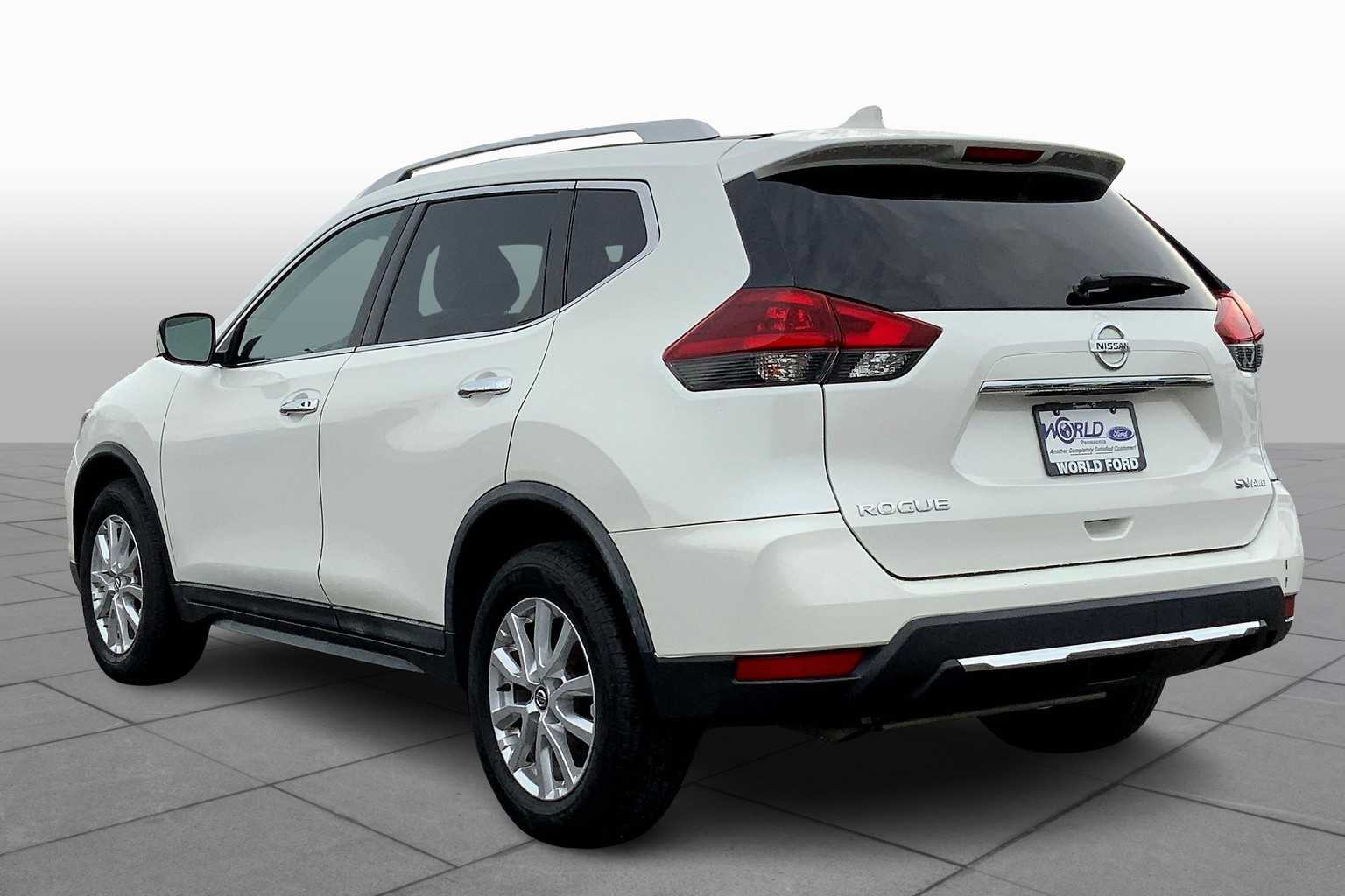2018 Nissan Rogue SV photo 10