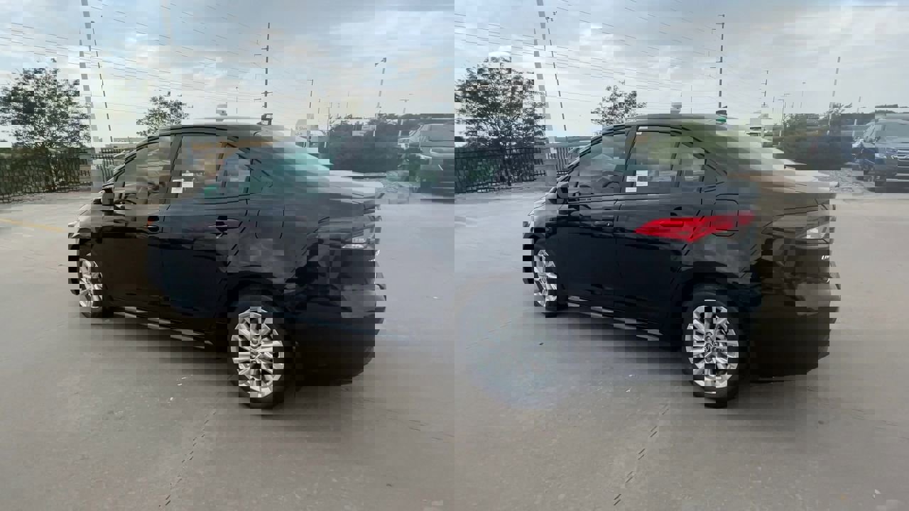 2025 Toyota Corolla LE photo 5