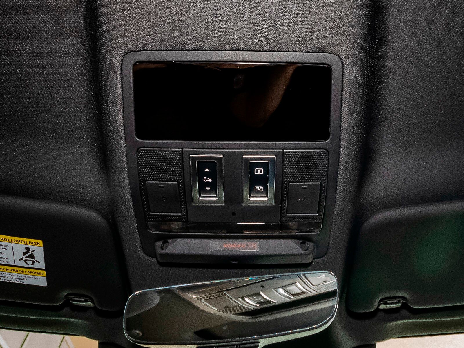 2024 Land Rover Defender 130 X-Dynamic SE photo 17