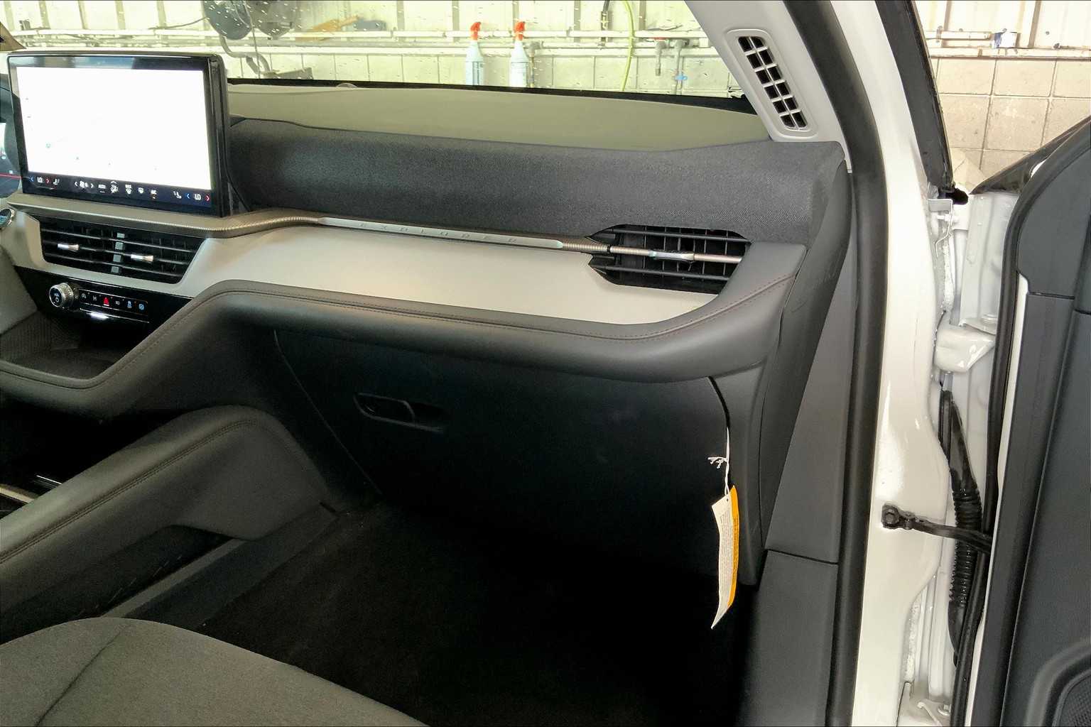 2025 Ford Explorer photo 15