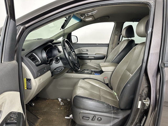 2017 Kia Sedona LX photo 2