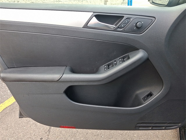 2011 Volkswagen Jetta SEL photo 12