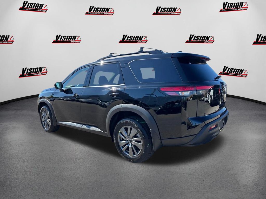2025 Nissan Pathfinder SV photo 7