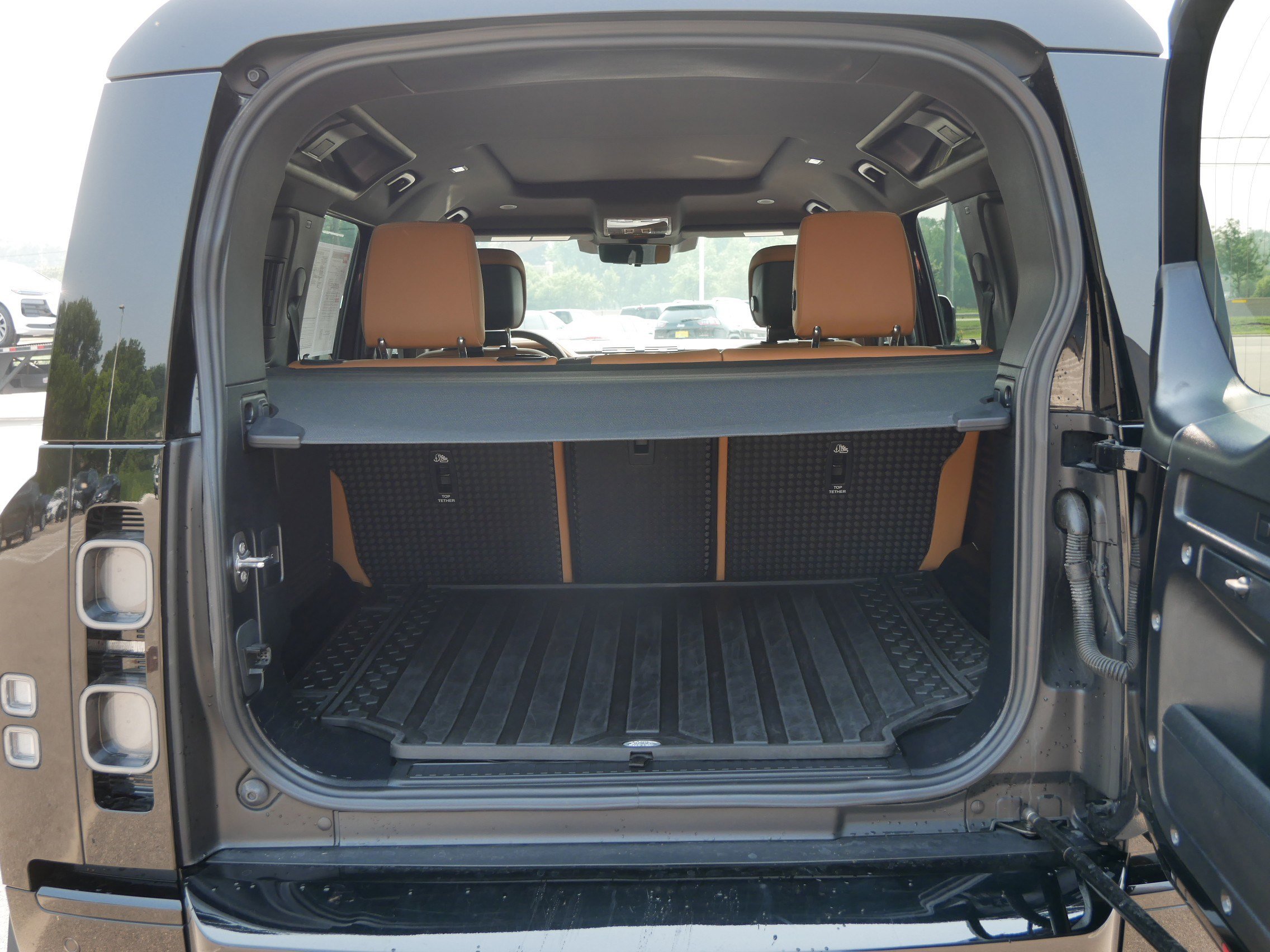 2024 Land Rover Defender V8 photo 21