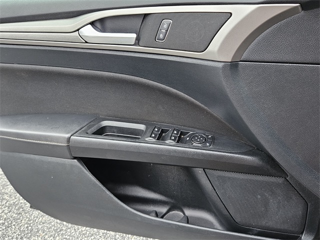 2018 Ford Fusion SE photo 25