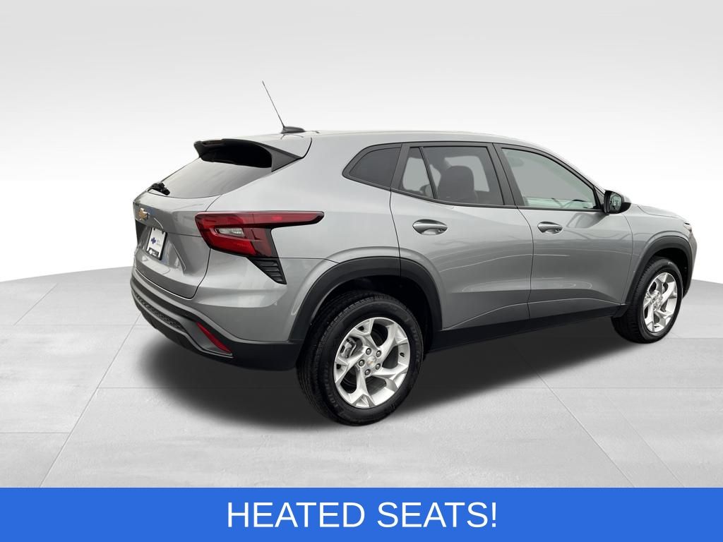 2024 Chevrolet Trax LS photo 5